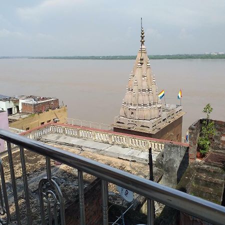 P G On Ganges Varanasi Eksteriør bilde