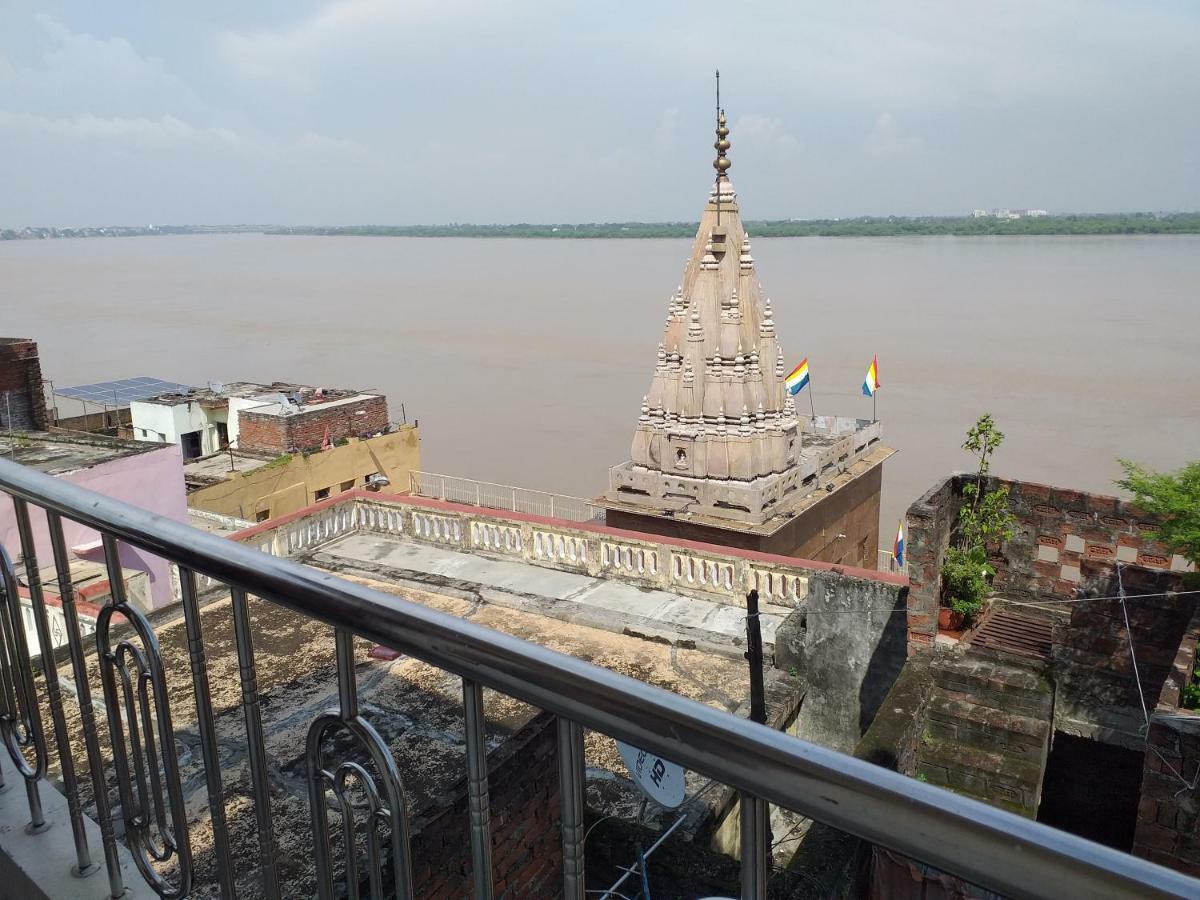 P G On Ganges Varanasi Eksteriør bilde