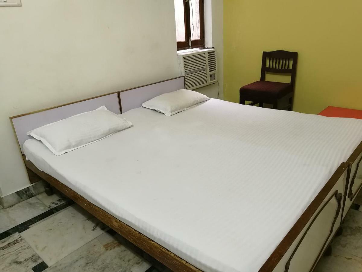 P G On Ganges Varanasi Eksteriør bilde