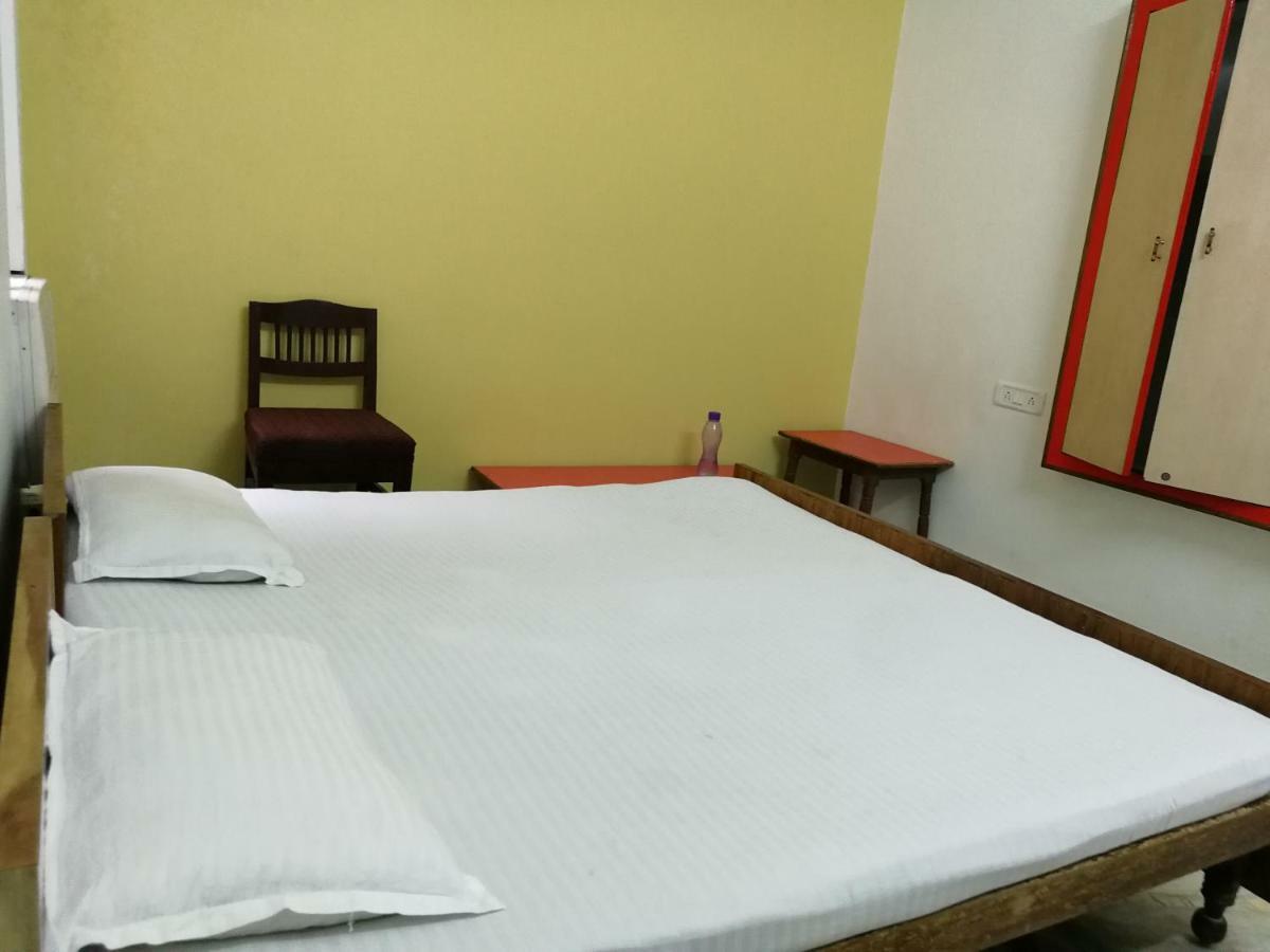P G On Ganges Varanasi Eksteriør bilde