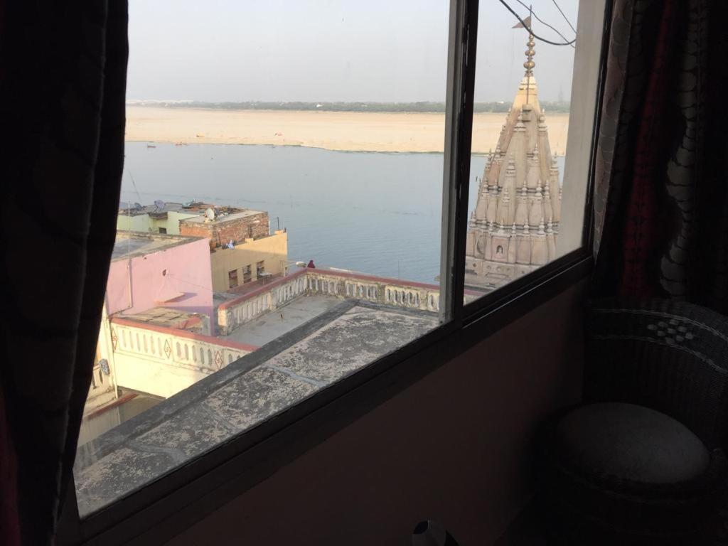 P G On Ganges Varanasi Eksteriør bilde