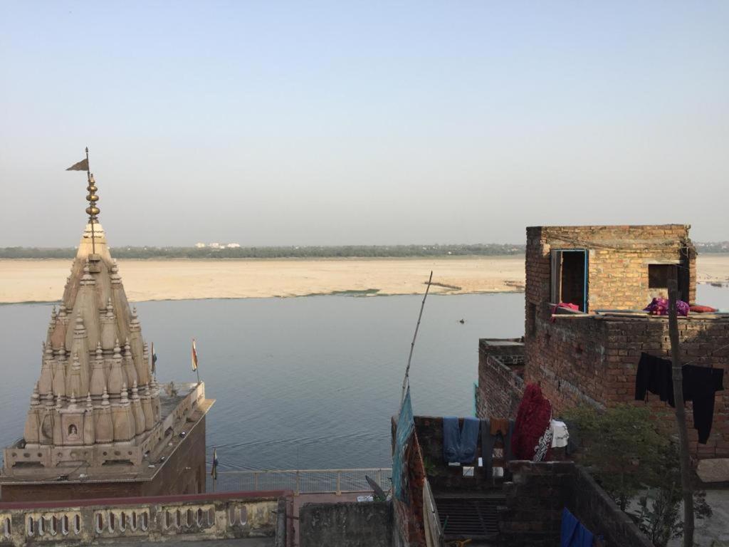 P G On Ganges Varanasi Eksteriør bilde